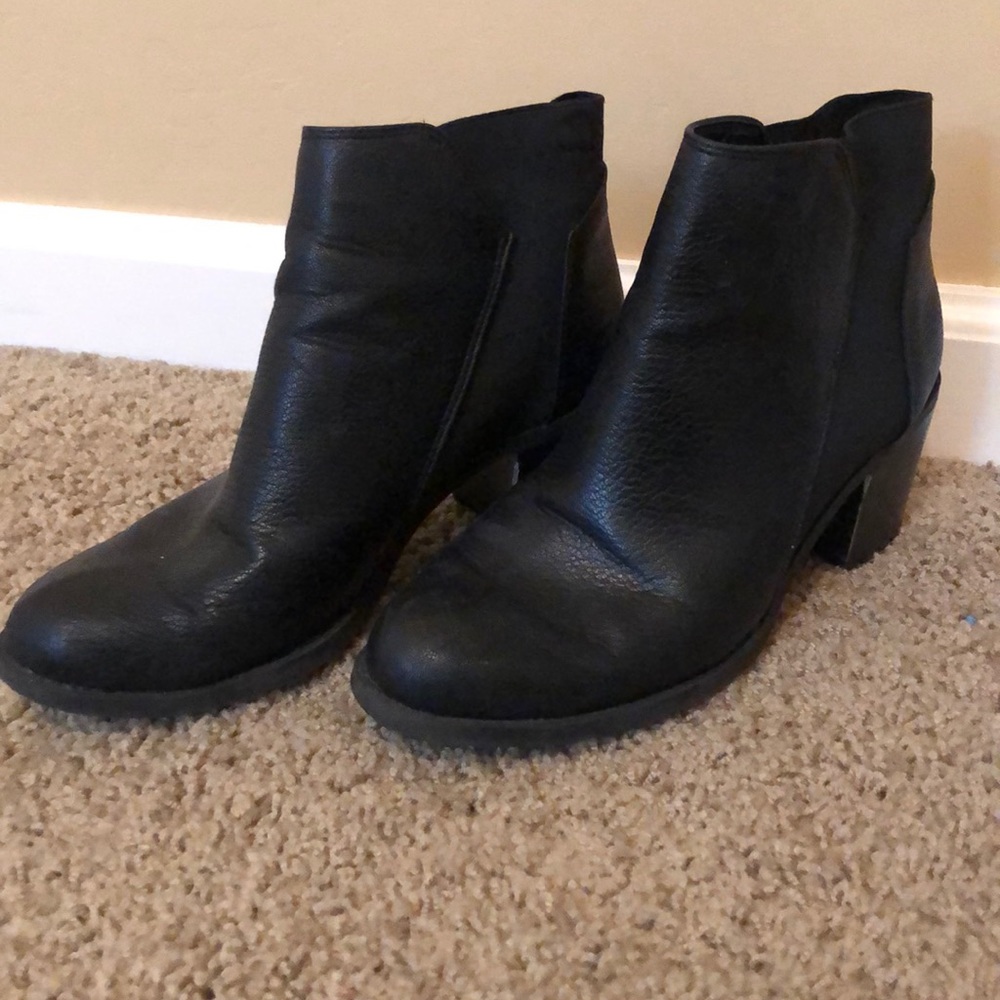 BLACK CHELSEA BOOT SIZE 8